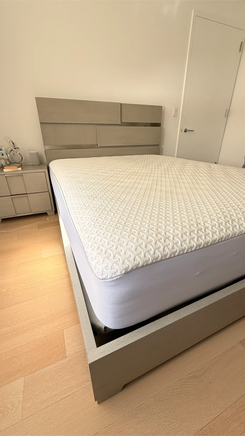 Modern Grey Wood Queen Bed whit mattress and drawers. - photo 3
