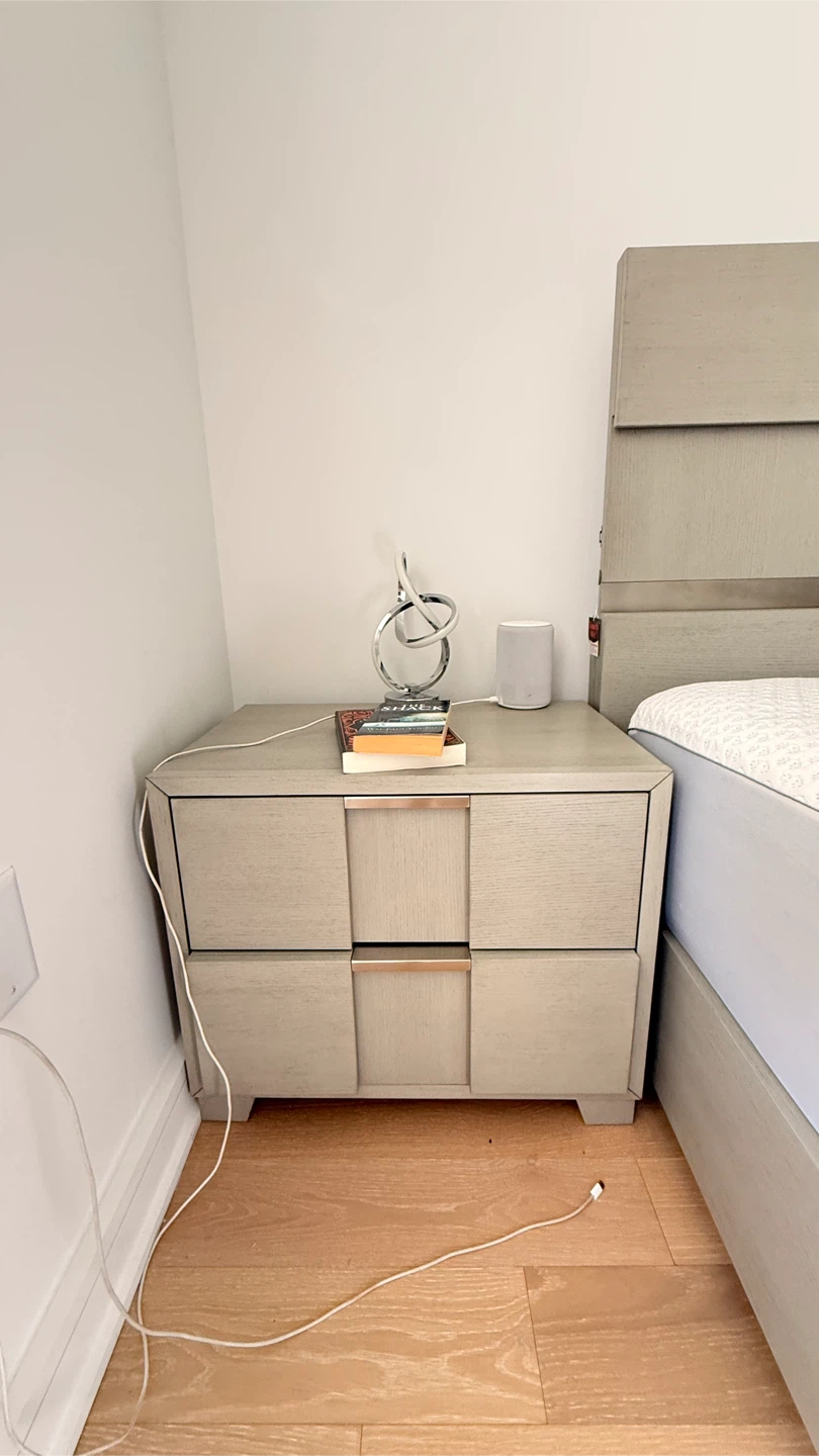 Modern Grey Wood Queen Bed whit mattress and drawers. - photo 4