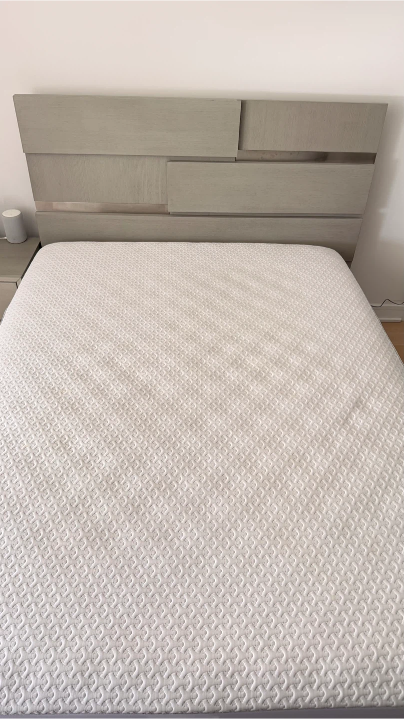 Modern Grey Wood Queen Bed whit mattress and drawers. - photo 2