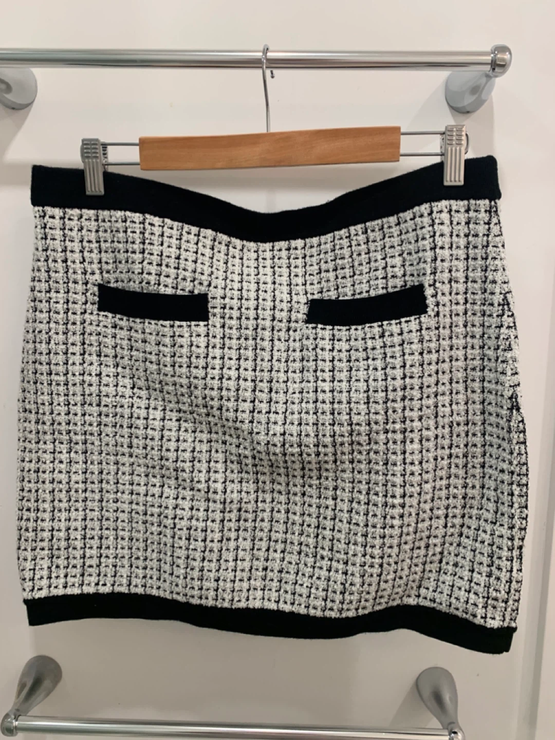 ❤️ New Babaton Betty Skirt Size Large ❤️ - photo 2
