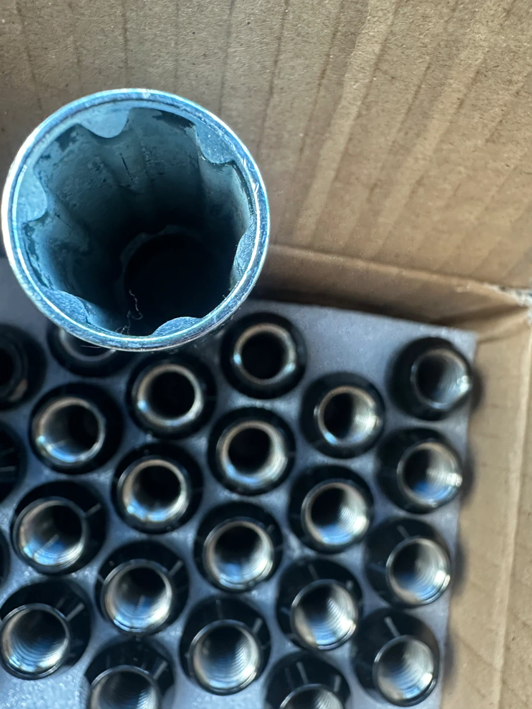 Set of 20 Black Lug Nuts with Socket - photo 4