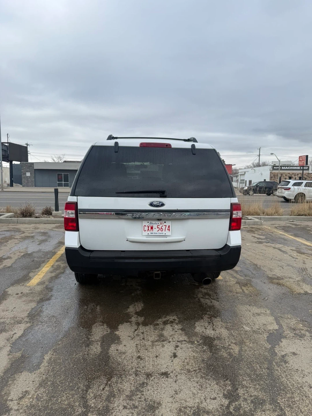 White Ford Expedition - photo 2