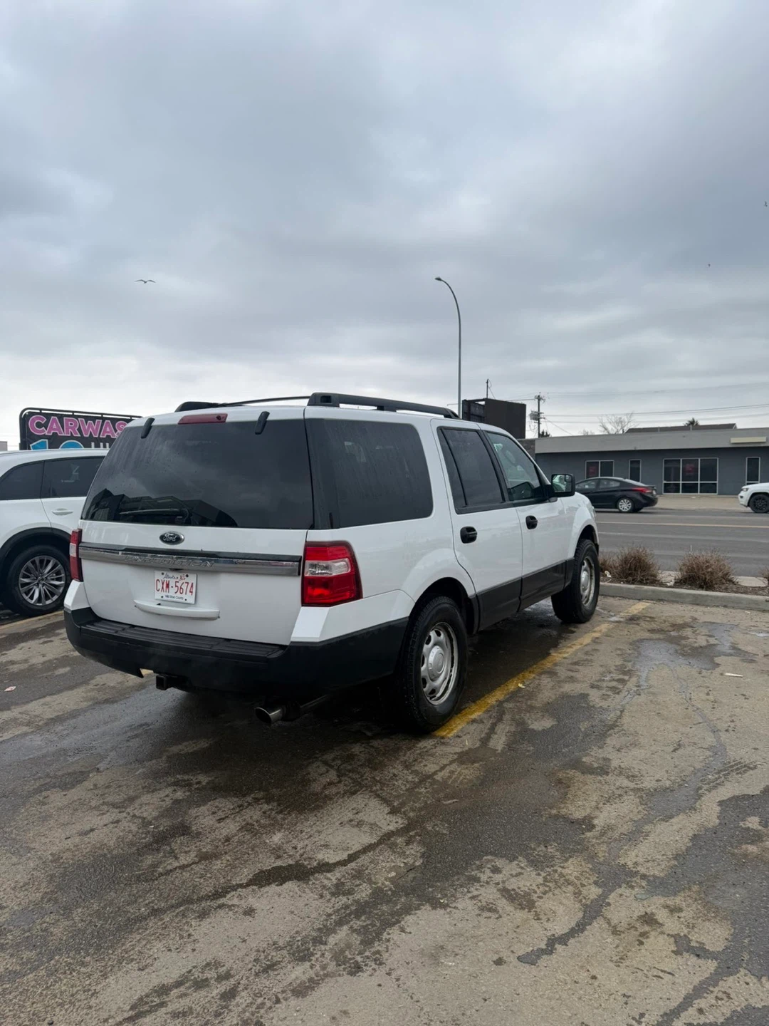 White Ford Expedition - photo 3