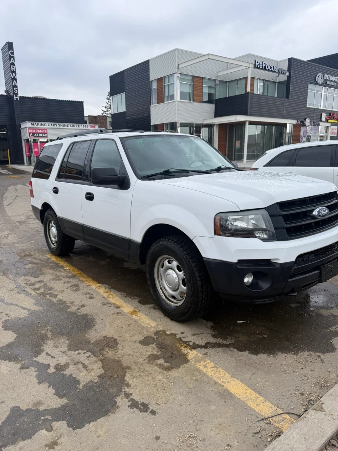White Ford Expedition - photo 4