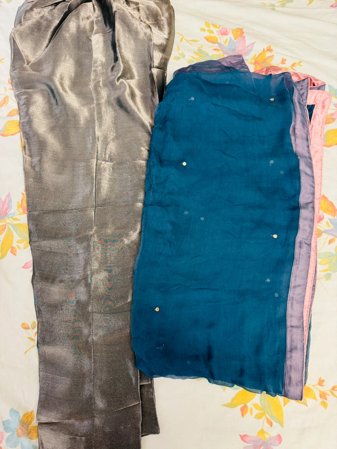 Embroidered Kurti with Pants and Dupatta - photo 2