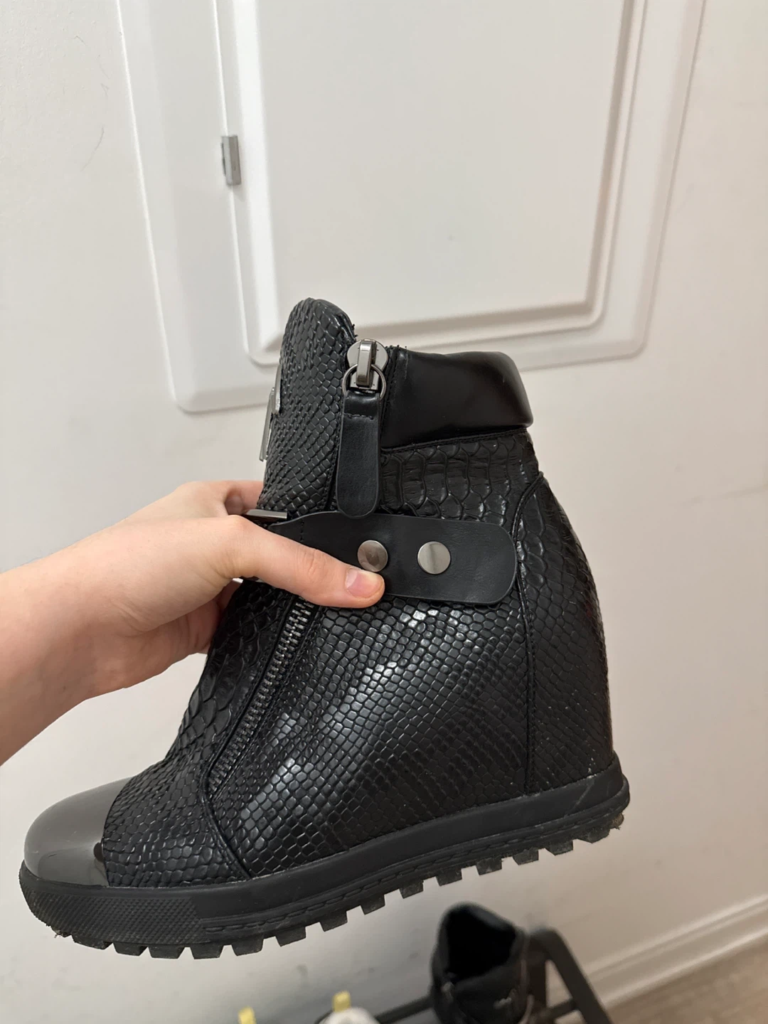 Vespino womens 8.5 /39 Black Wedge Boots/ Sneakers - photo 4