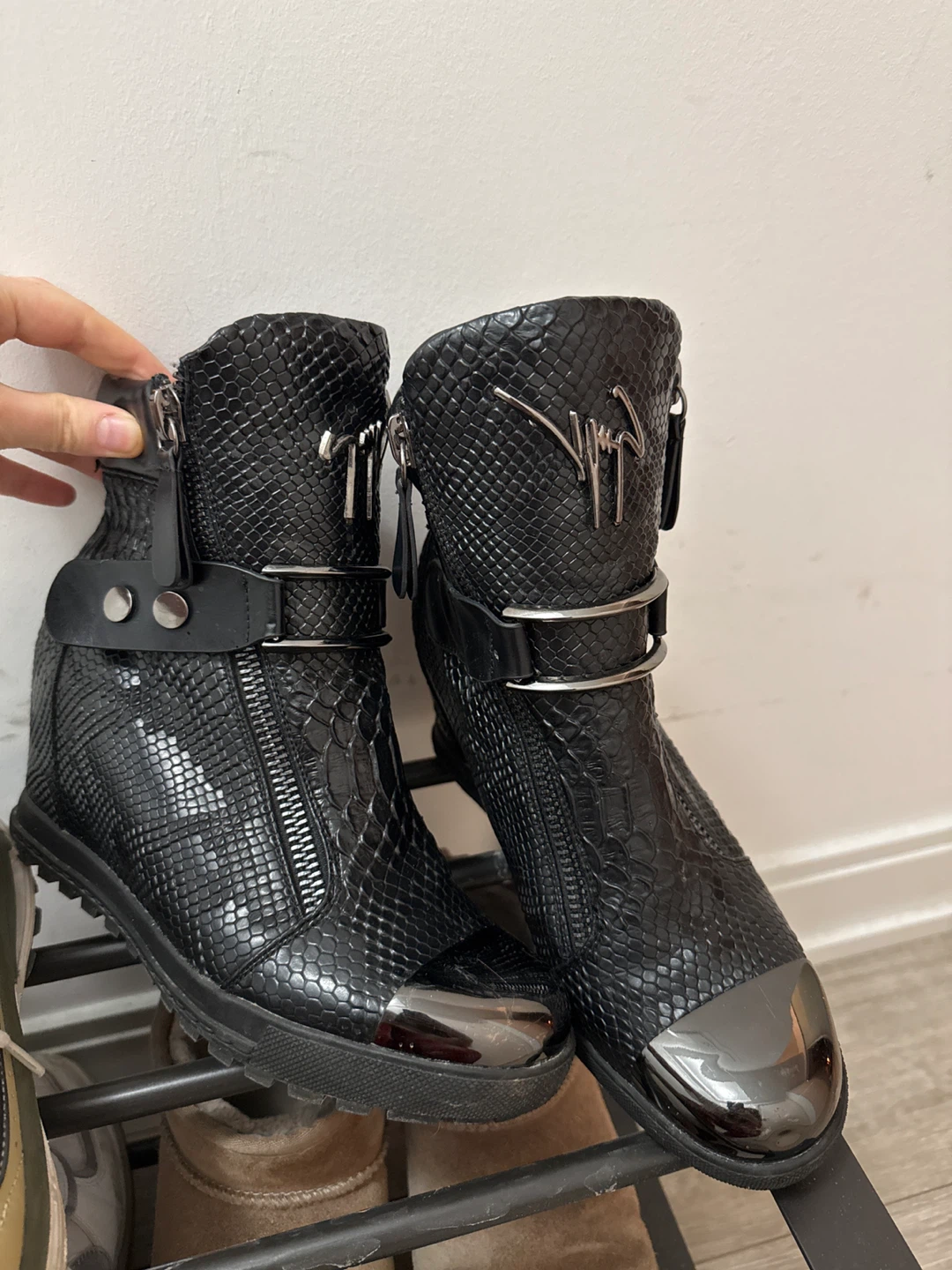Vespino womens 8.5 /39 Black Wedge Boots/ Sneakers