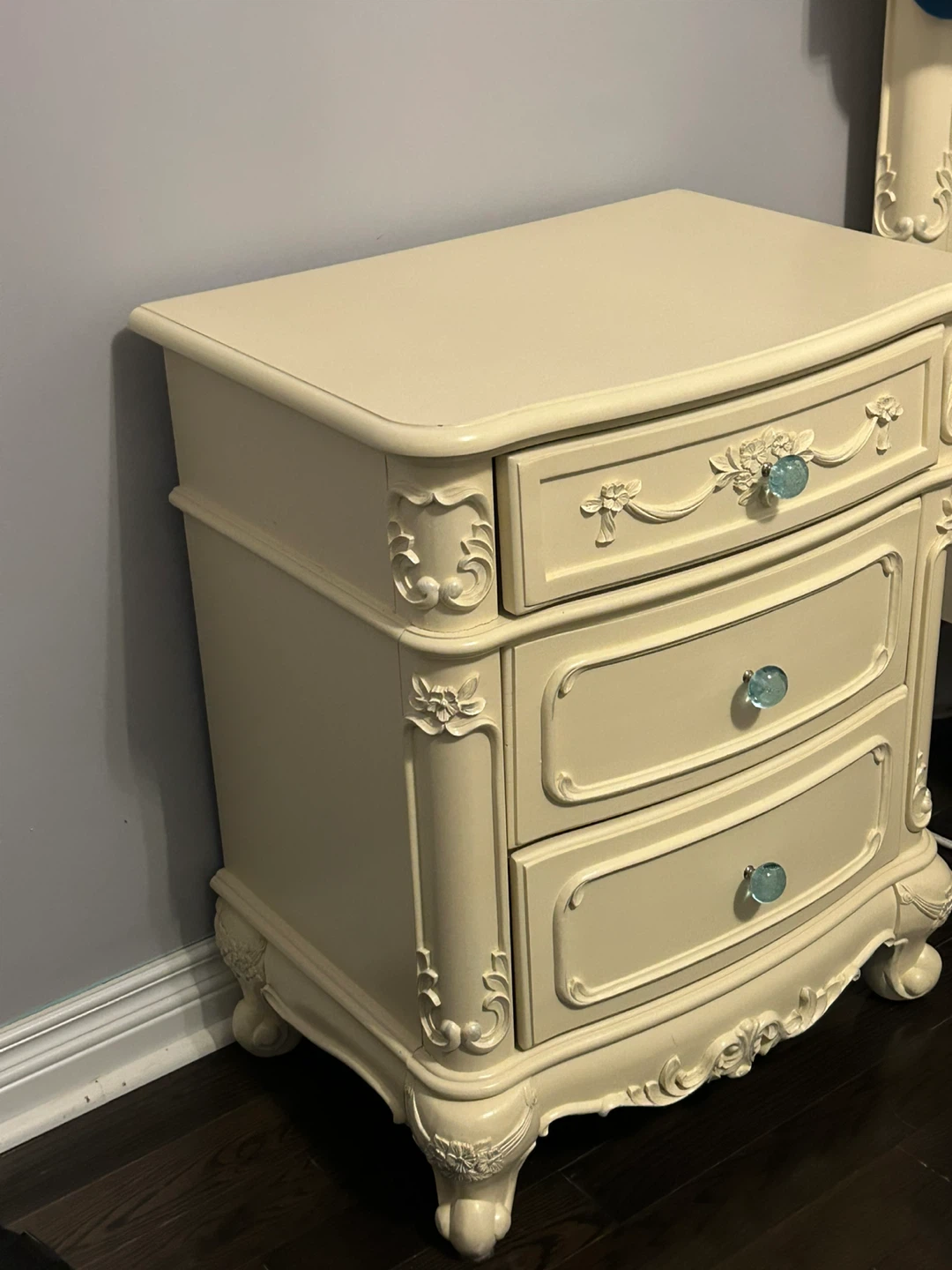 Elegant Vintage Bedroom Set – Timeless Charm(with out bed) - photo 4