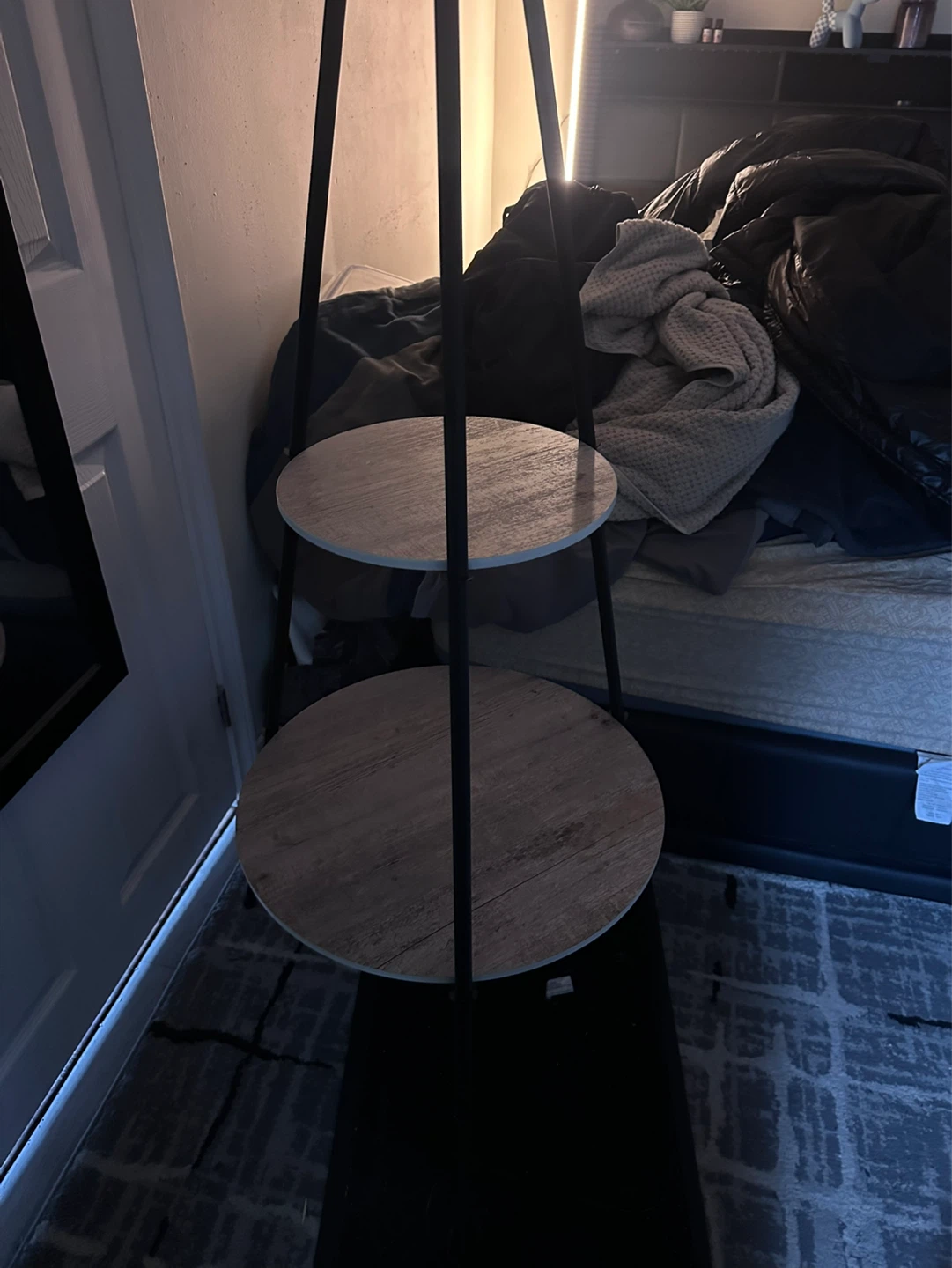 Floor Lamp with 2 Shelves - photo 4