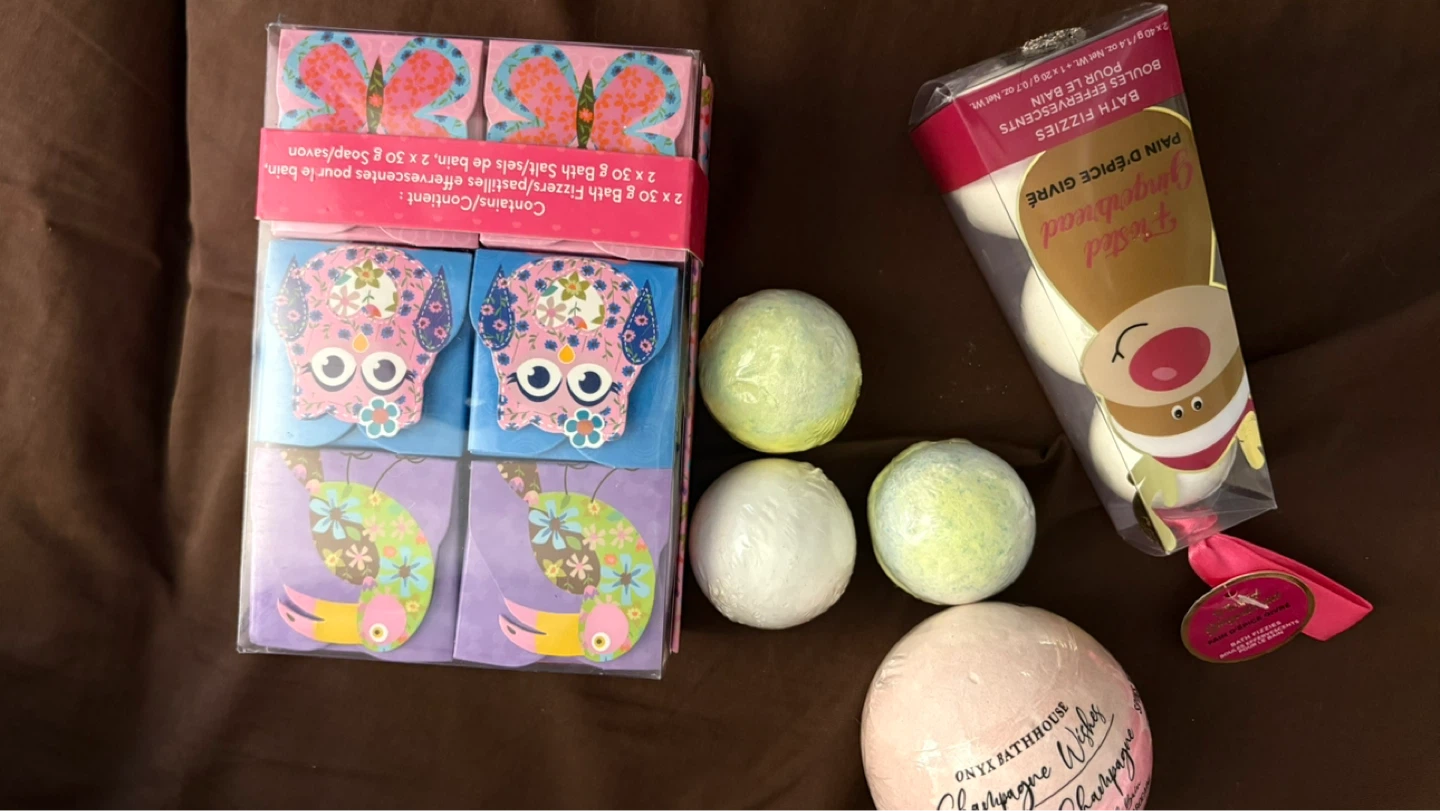 Bath Bombs and Soaps Gift Set - photo 2