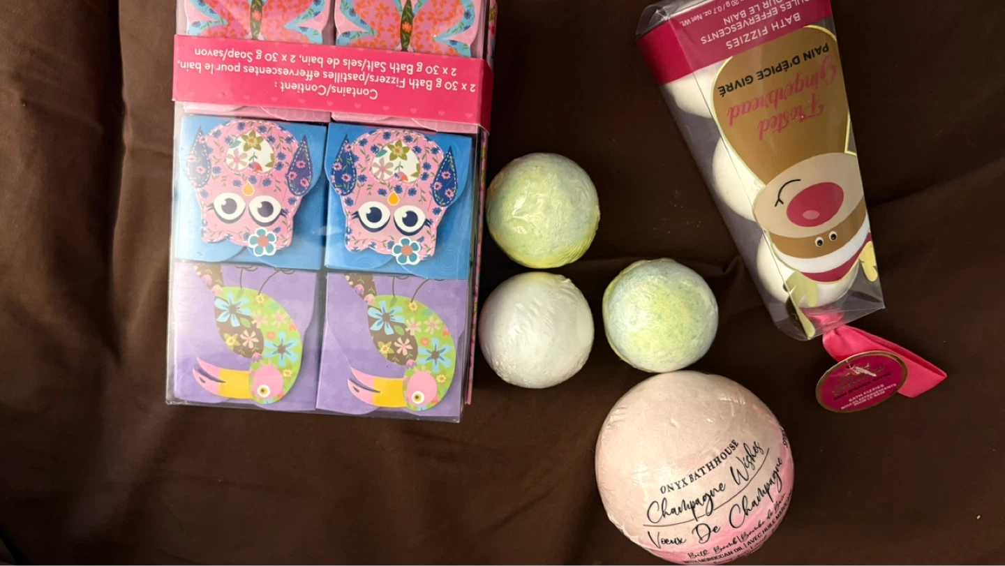 Bath Bombs and Soaps Gift Set