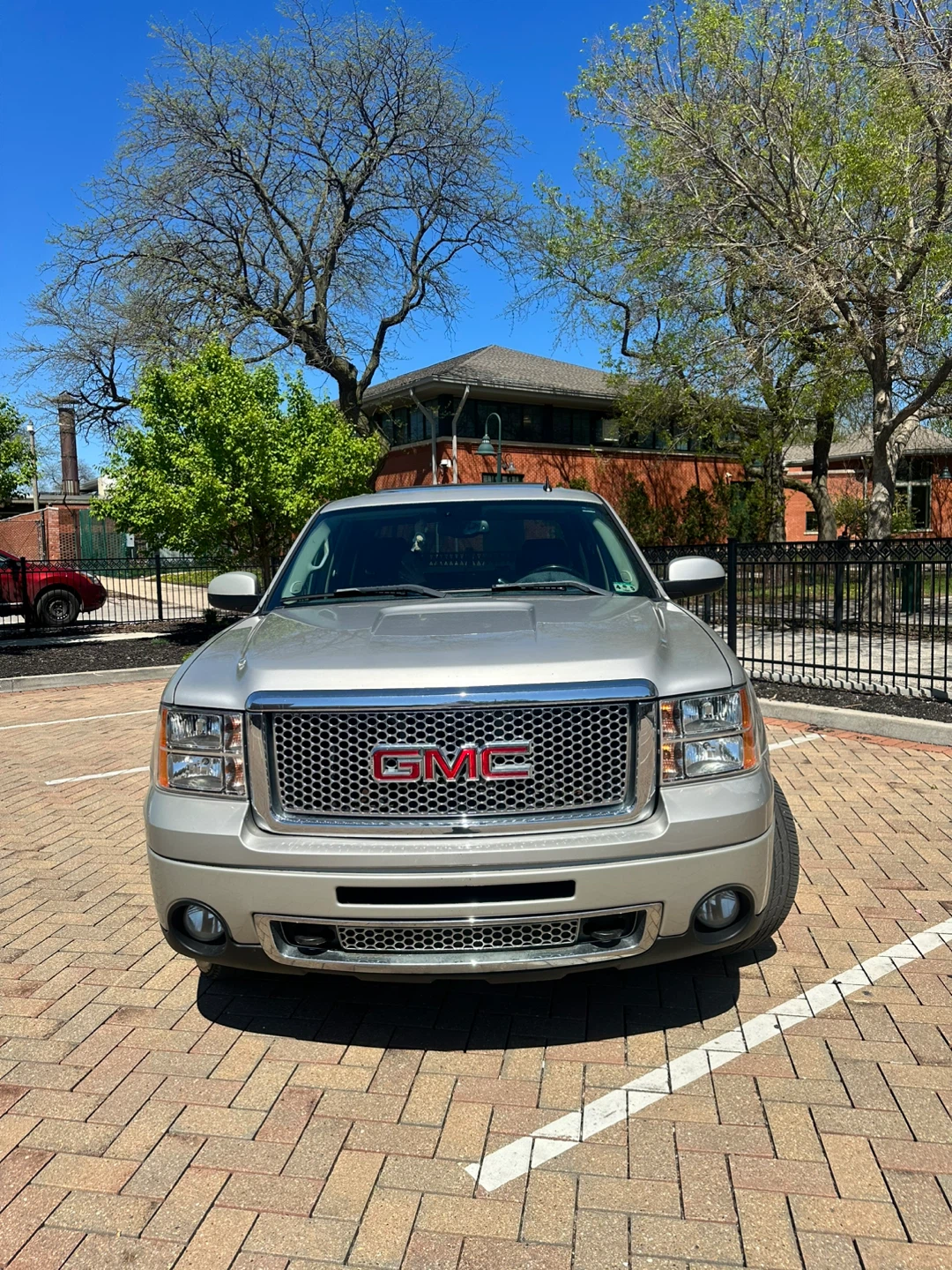 2007 GMC Sierra Denali Truck - photo 2