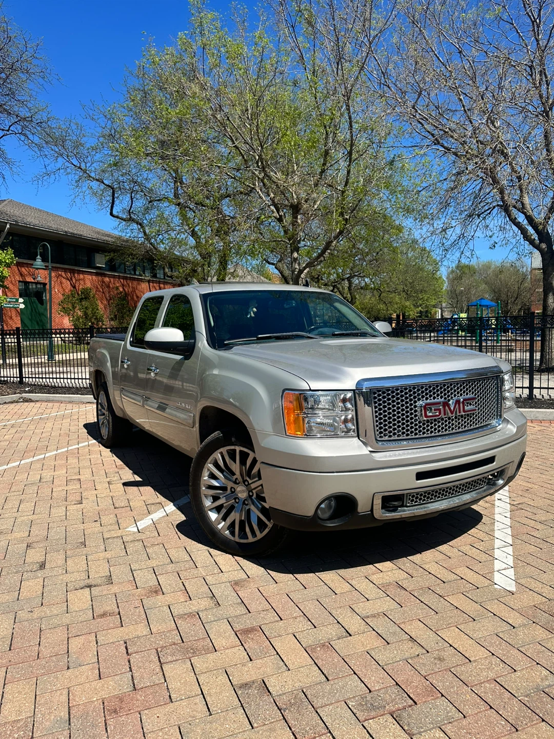 2007 GMC Sierra Denali Truck