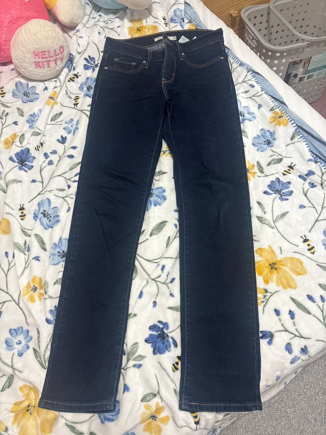 Levi's Women's Dark Wash Denim Jeans Size 28