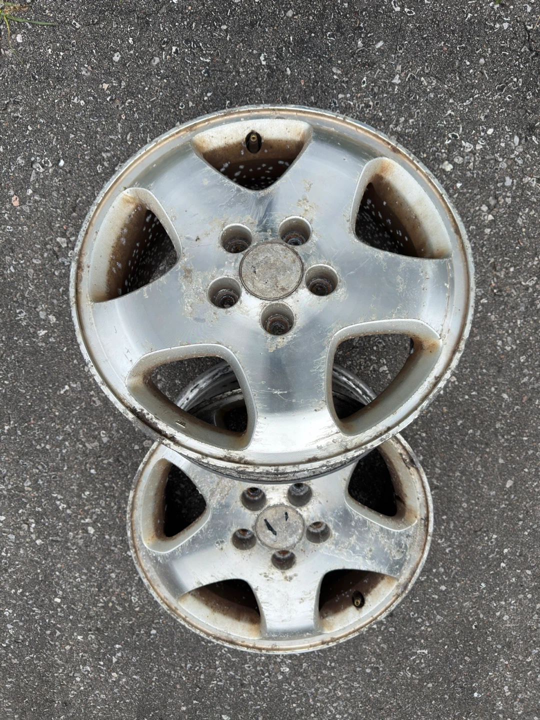 2 Rims for sale - photo 2