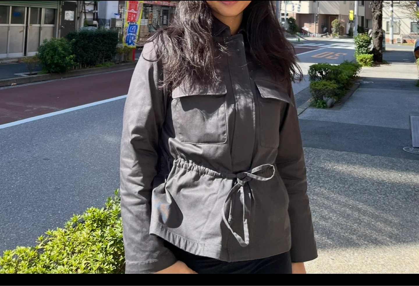 Uniqlo Dark Grey Utility Jacket with Tie Waist - photo 3