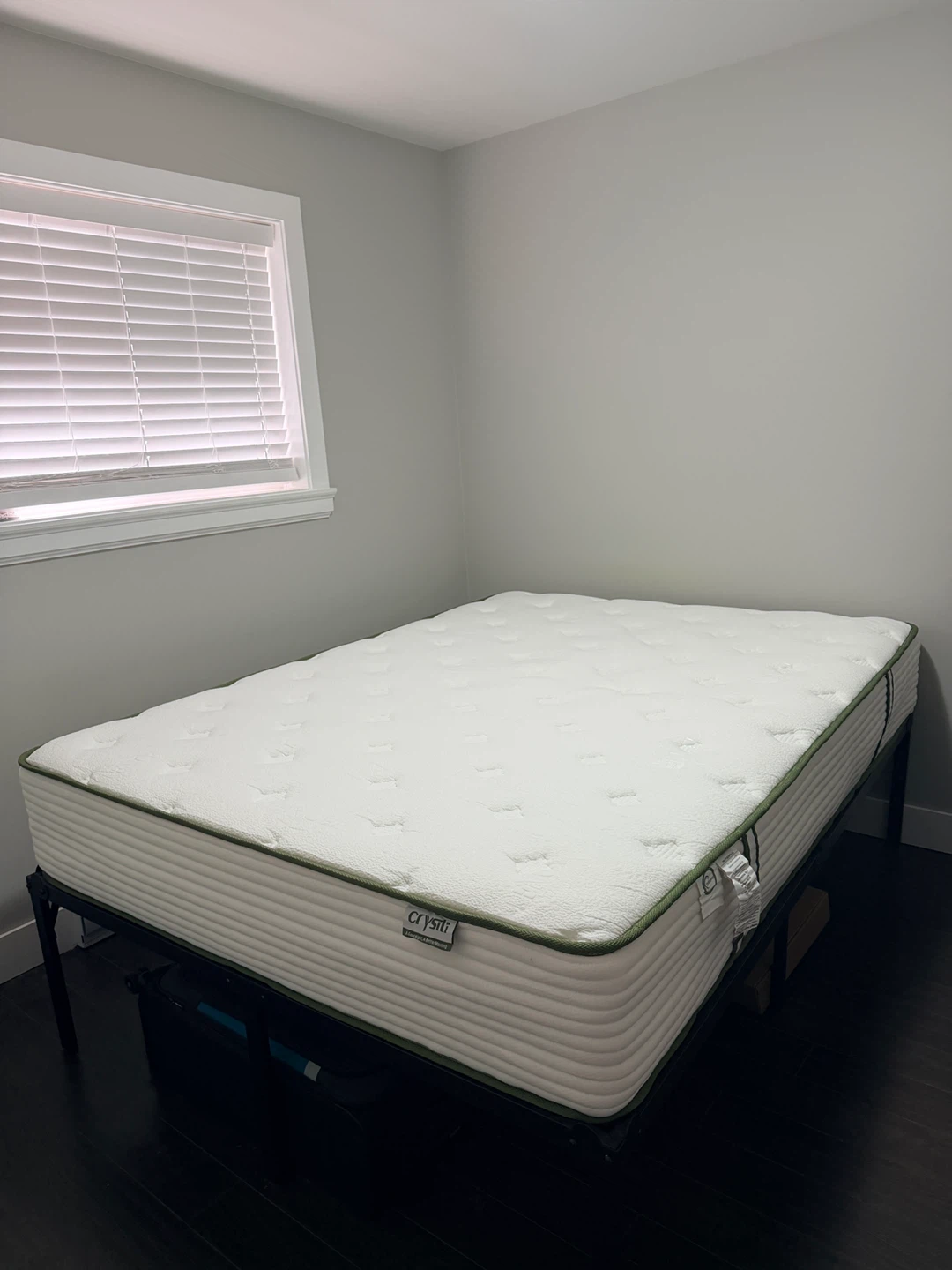 Queen Mattress – 12 inch Hybrid (Crystli) | Like New Condition - photo 2