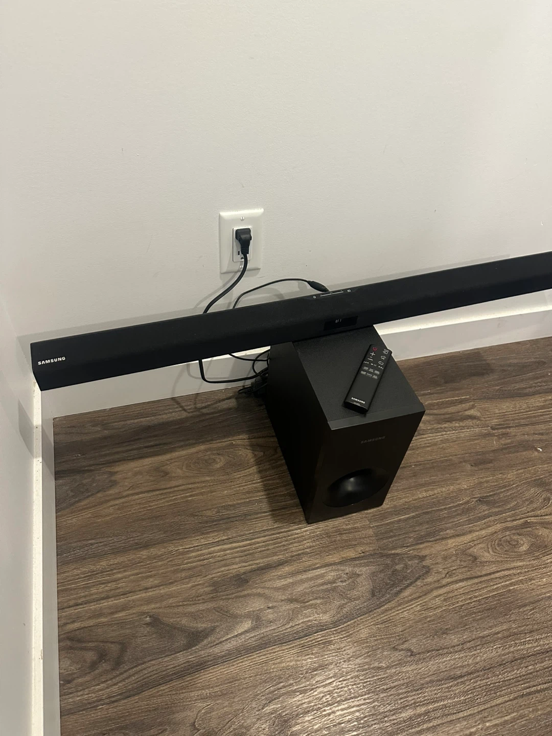 SAMSUNG SOUNDBAR COMES WITH SUBWOOFER - photo 2