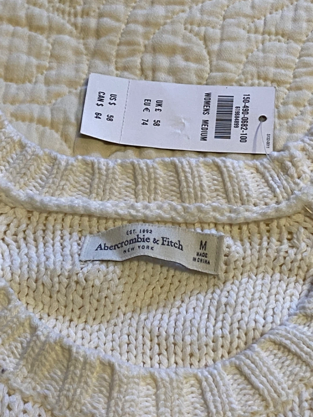 Women’s Abercrombie and Fitch cable-knit sweater, size M - photo 4