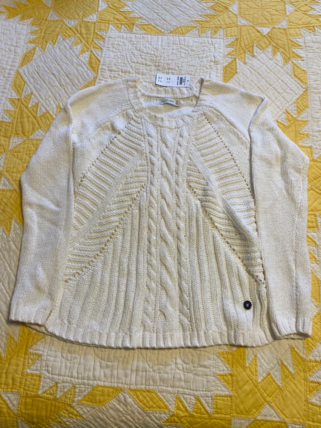 Women’s Abercrombie and Fitch cable-knit sweater, size M - photo 2