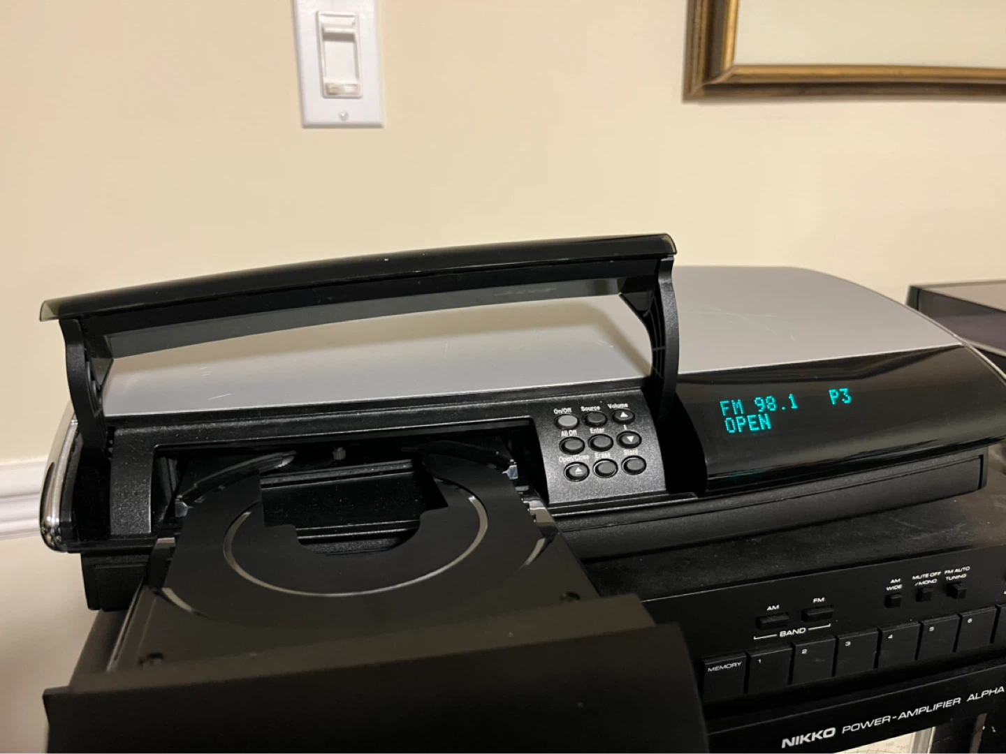 Bose AV18 Media Center - photo 5