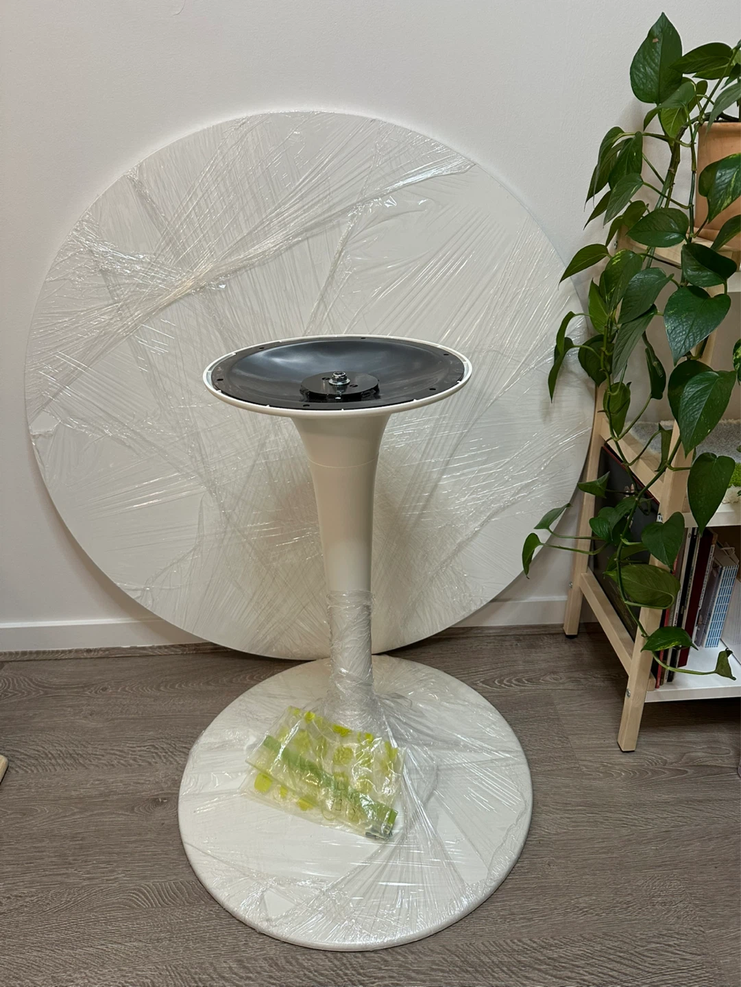 IKEA DOCKSTA Round Dining Table - White 103 cm - photo 3