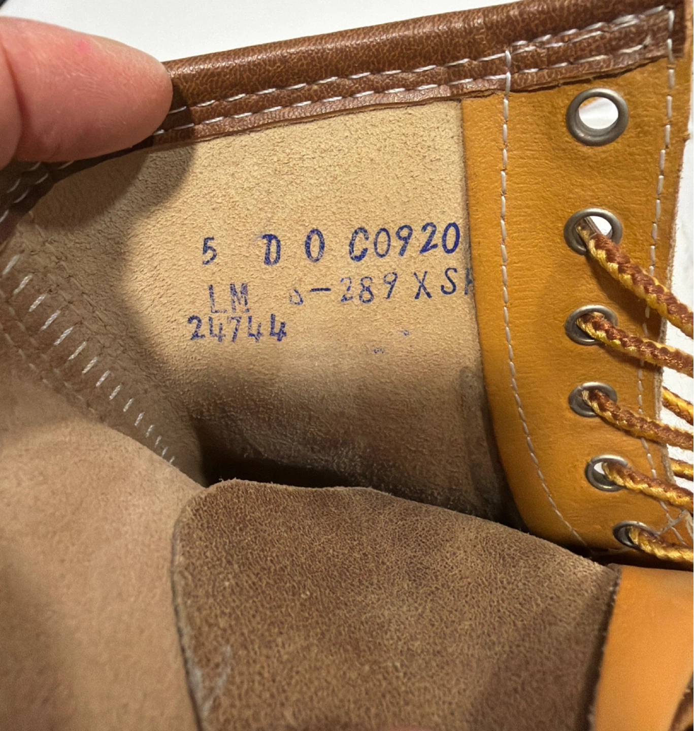 Canada Giant Work Boots Size 5D - photo 4