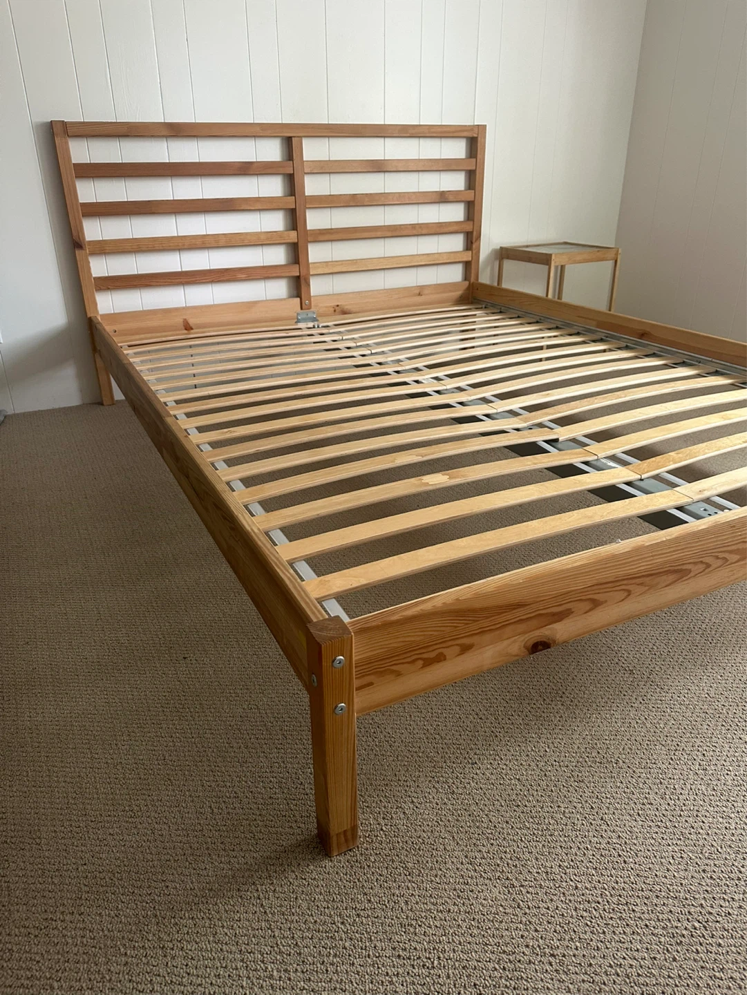 Queen pine wood bed frame *Delivery FREE - photo 2