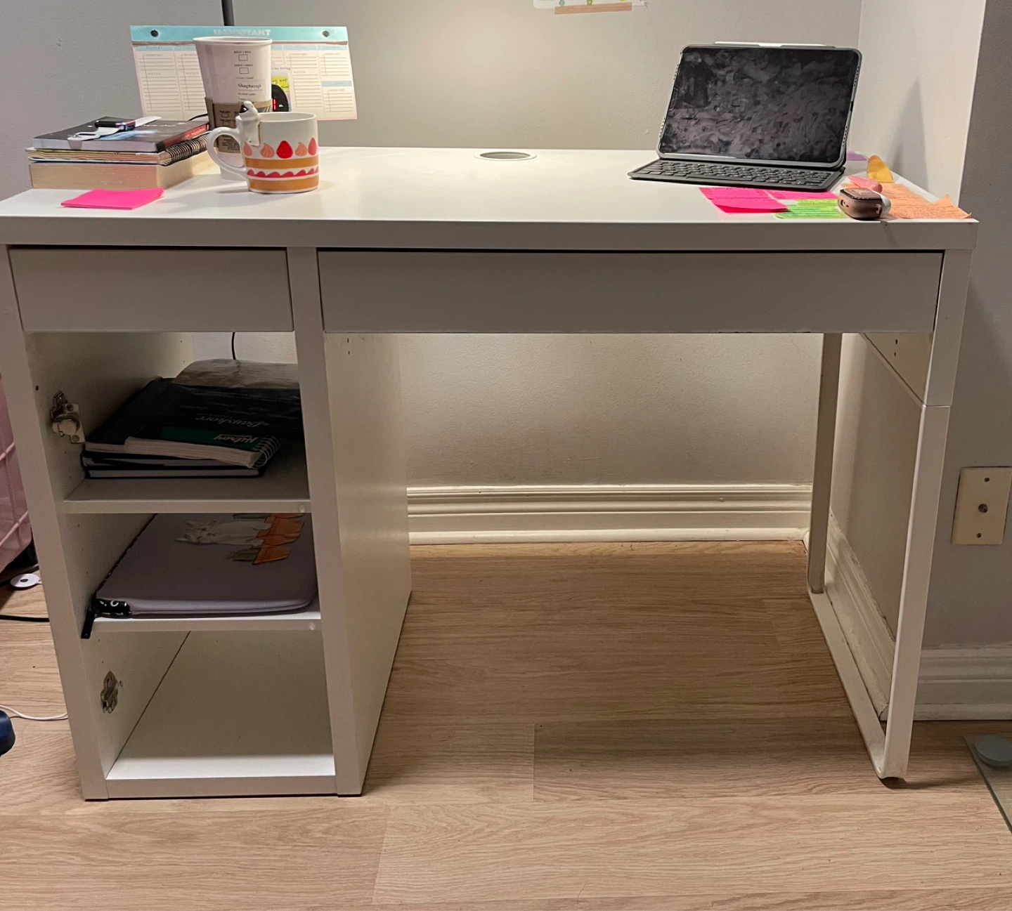 🖥️ IKEA White Desk + Adjustable Lamp – $65 (Bundle Deal)