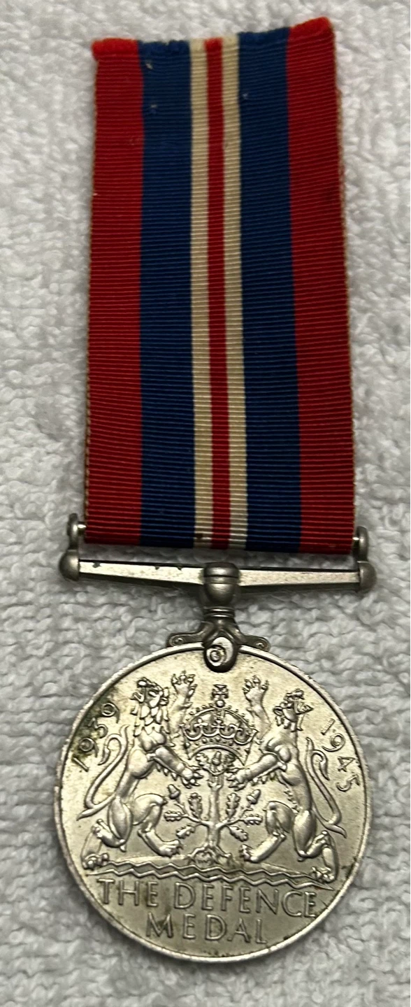 WWII Defence Medal and Stars Set - photo 2