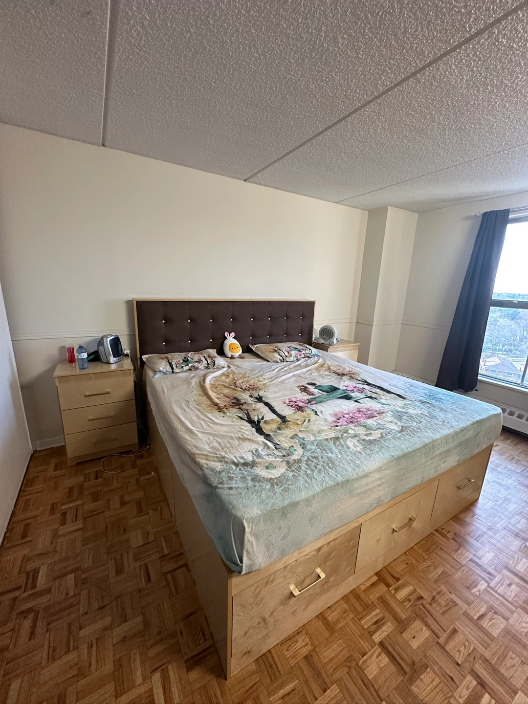 Queen Storage Bed Frame with Tufted Headboard - photo 3