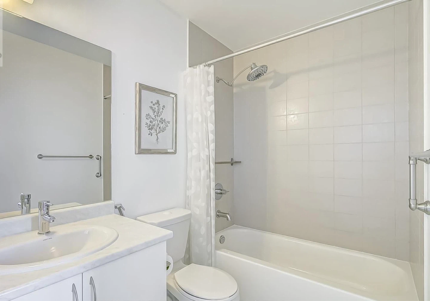 Private bedroom with private washroom - photo 2
