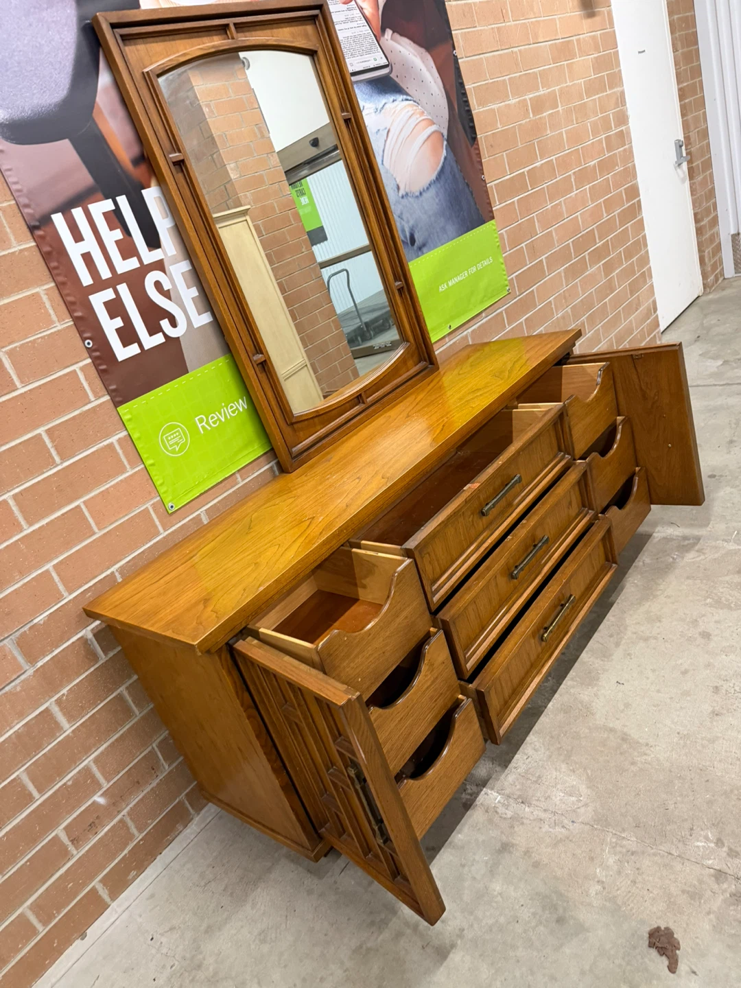 United Wood Dresser with Mirror - photo 3