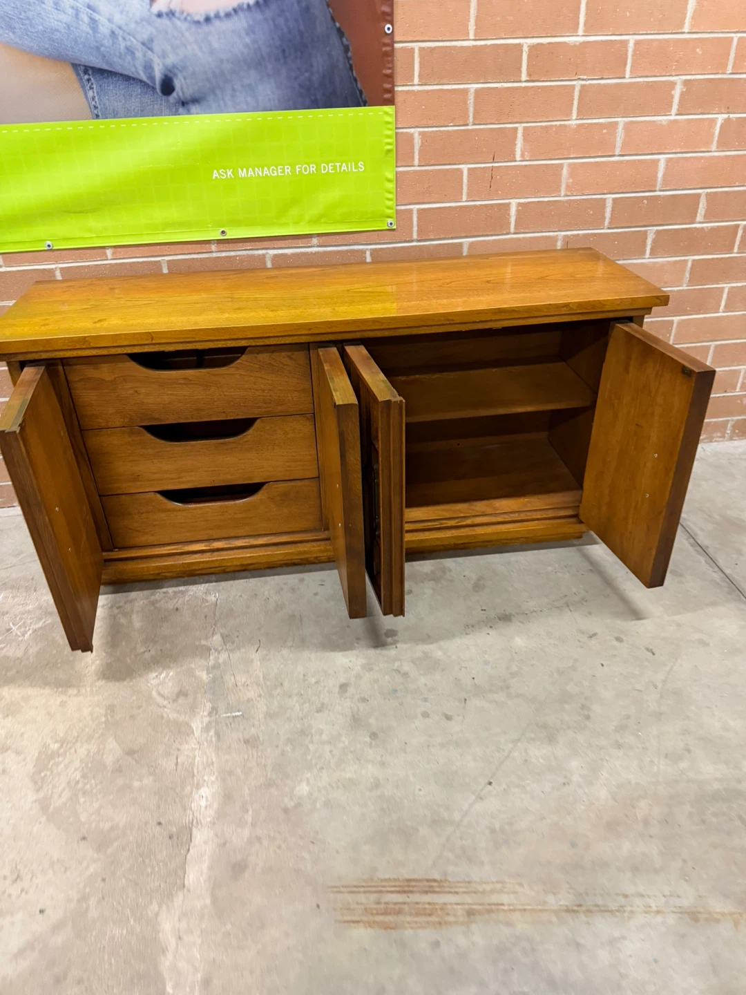 United Sideboard Cabinet with Drawers and Doors - photo 2