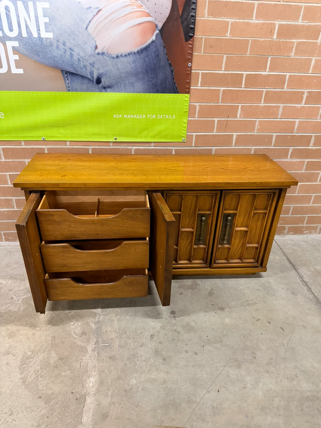 United Sideboard Cabinet with Drawers and Doors - photo 3