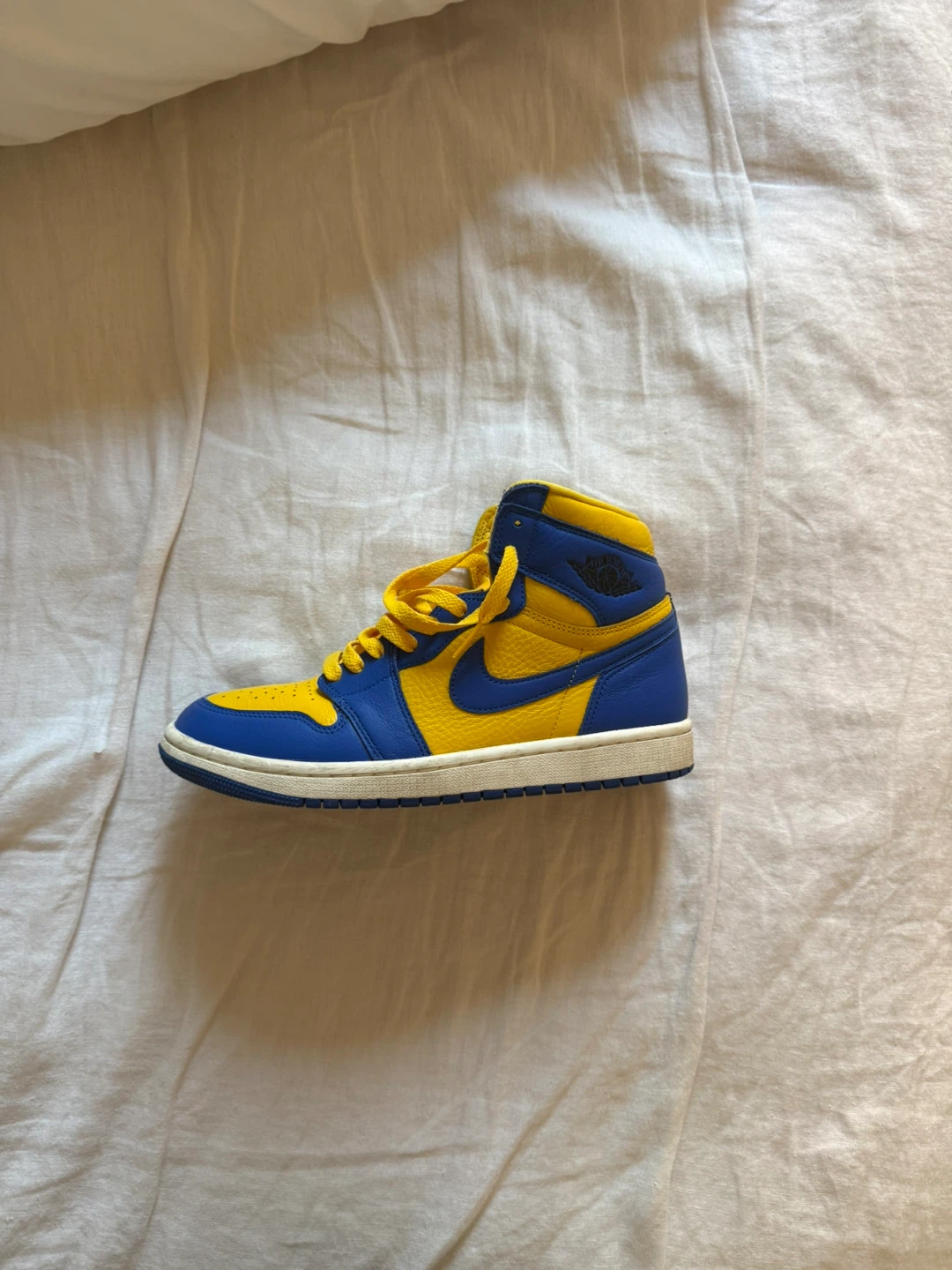 Nike Air Jordan 1 High OG Yellow Blue - photo 2