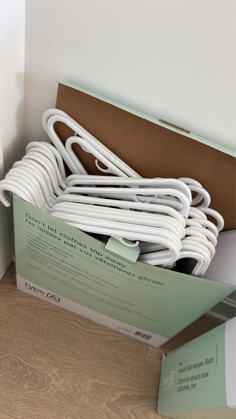 100 Suit Hangers - white