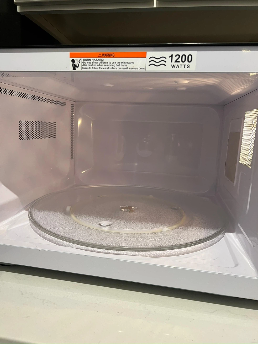 Toshiba 1200W Microwave Oven - photo 2