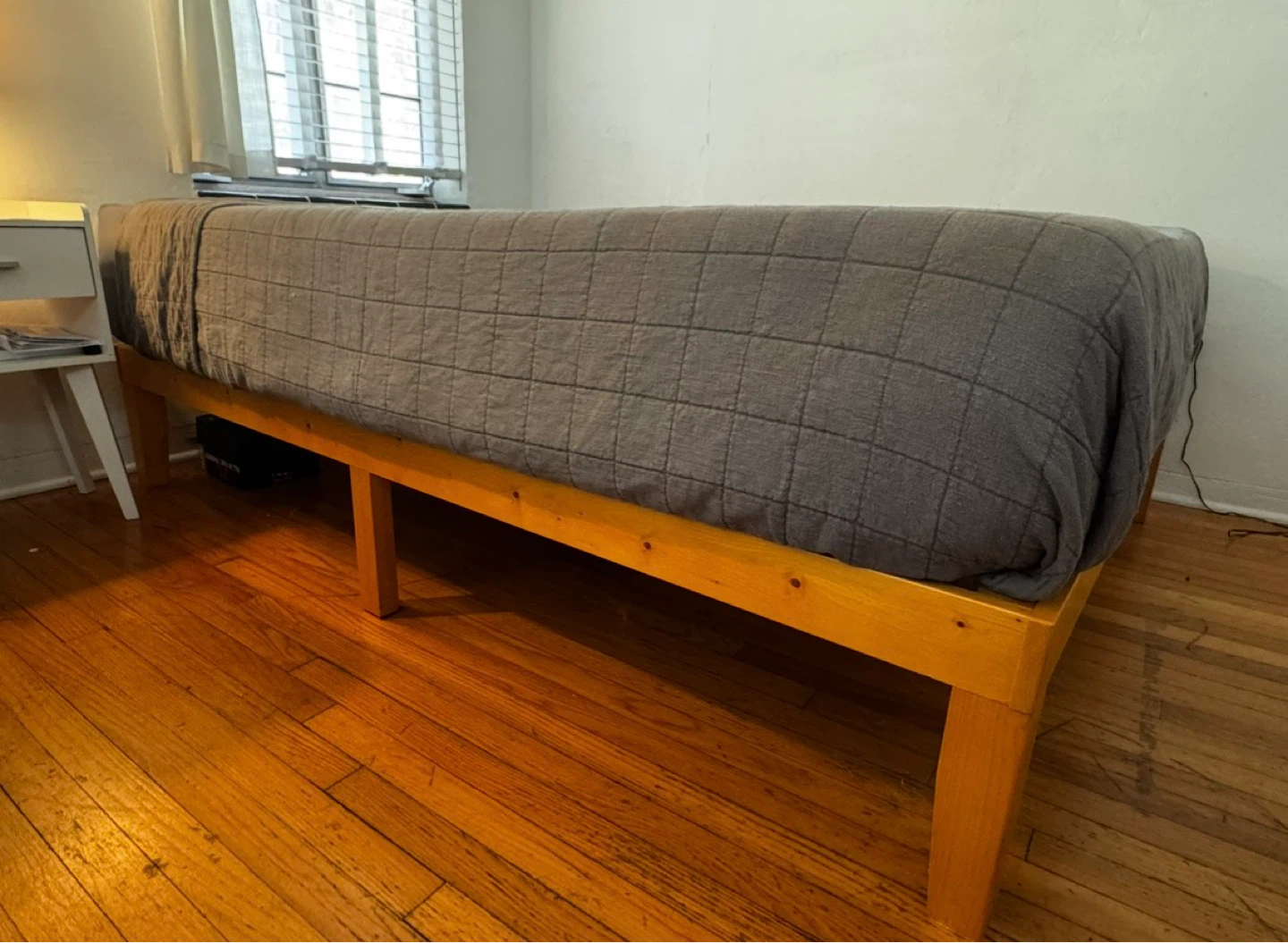 Wood Bed Frame with Queen Mattress. - photo 5