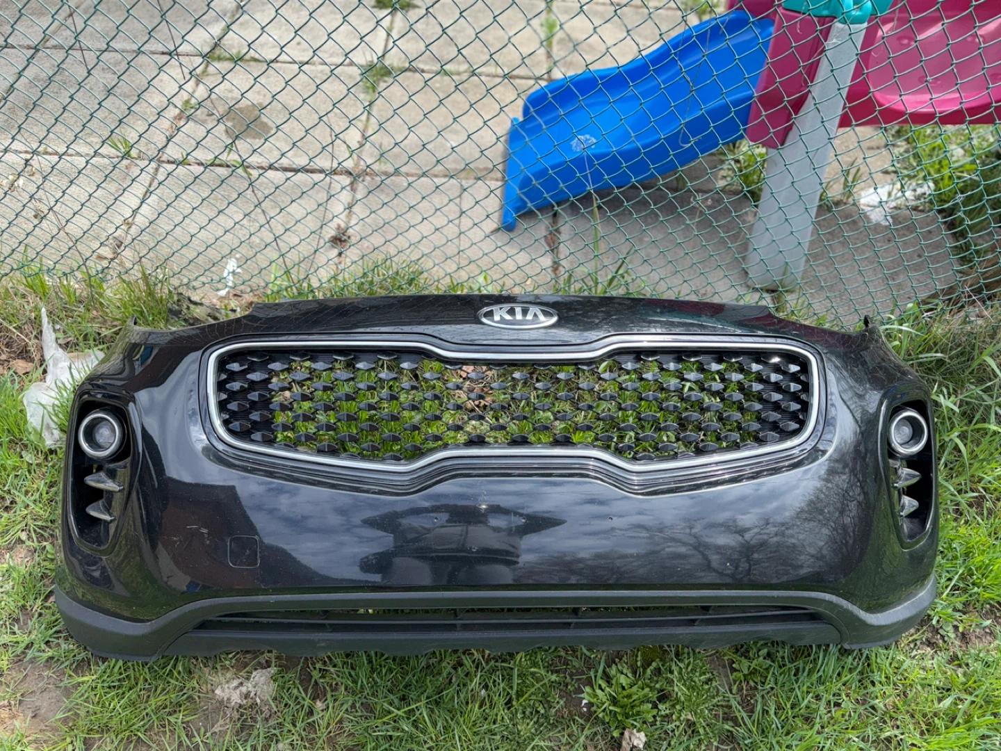 bumper  from a 2019 Kia Sportage LX AW - photo 5