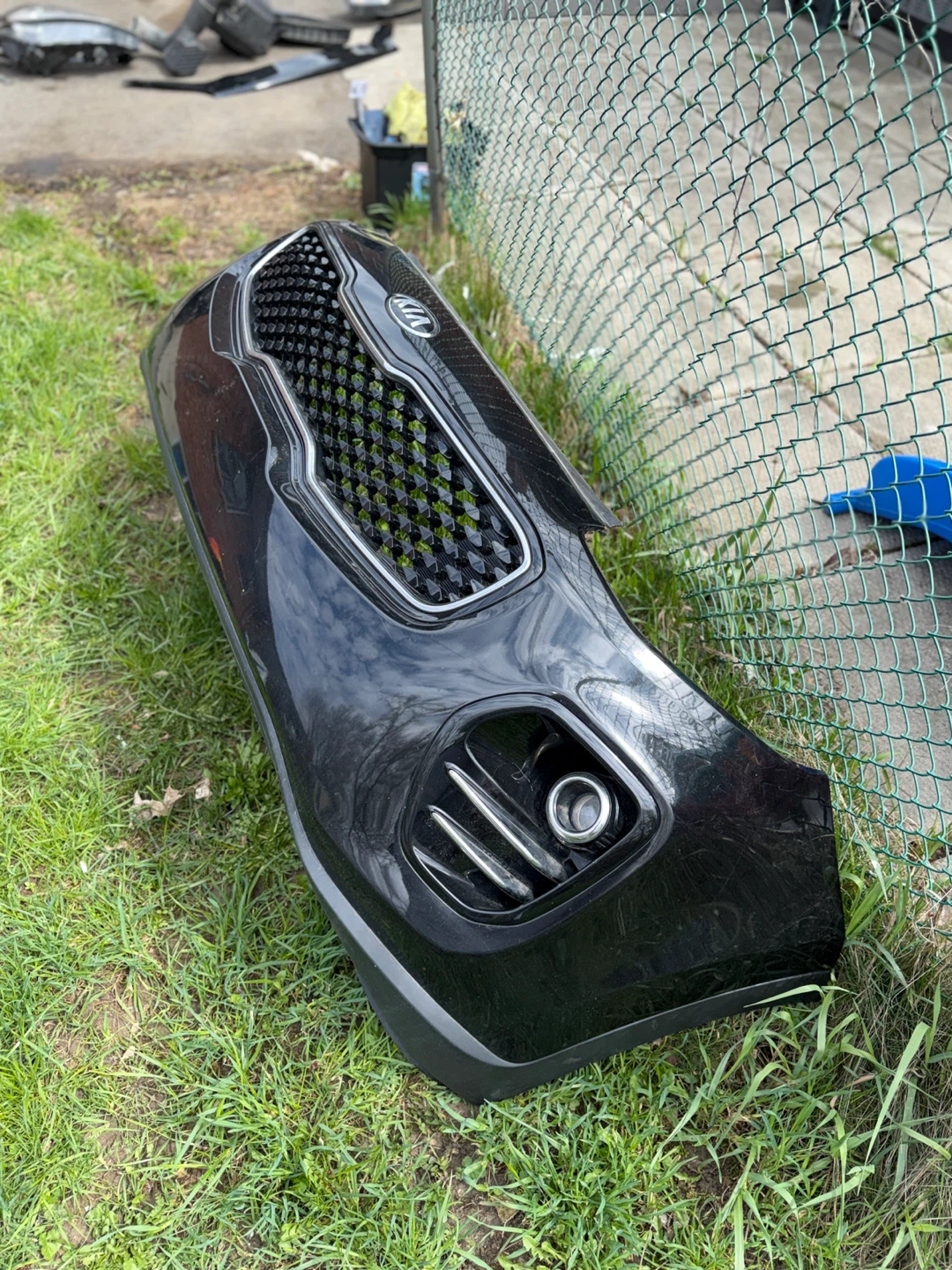 bumper  from a 2019 Kia Sportage LX AW - photo 2