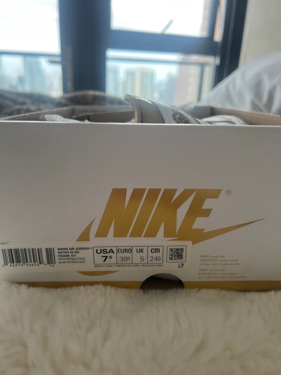 Nike Air Jordan 1 Women's Sneakers - White/Gold, Size 7.5 - photo 3