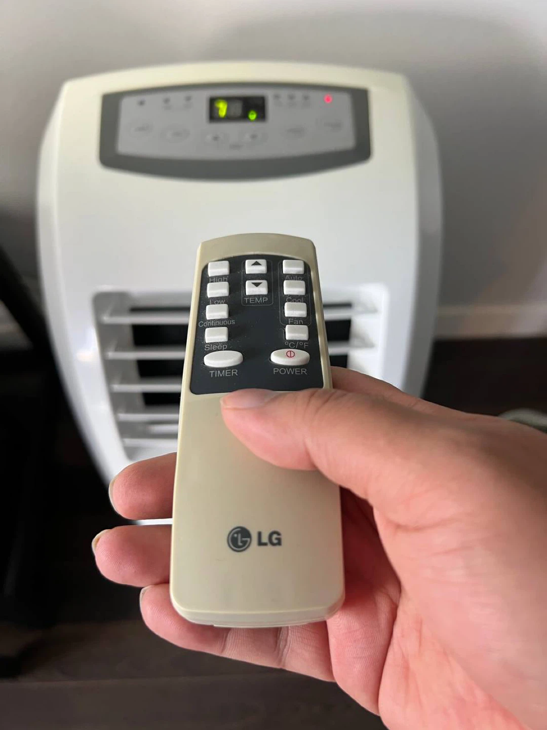 LG Portable Air Conditioner with Remote - 10,000 BTU - photo 2