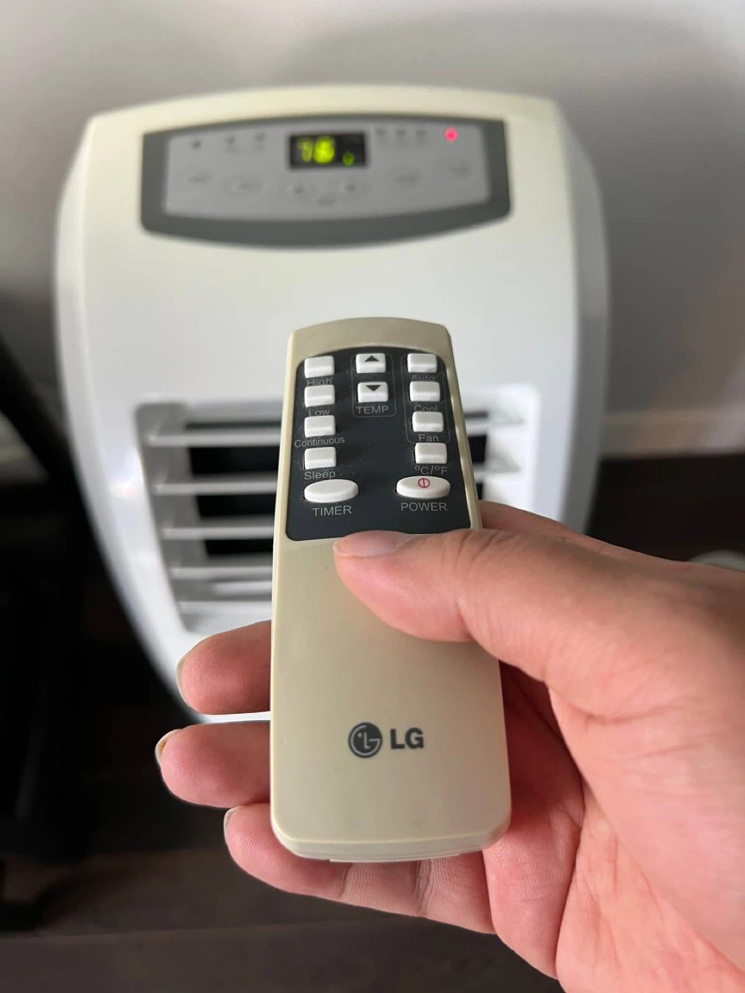 LG Portable Air Conditioner with Remote - 10,000 BTU - photo 5