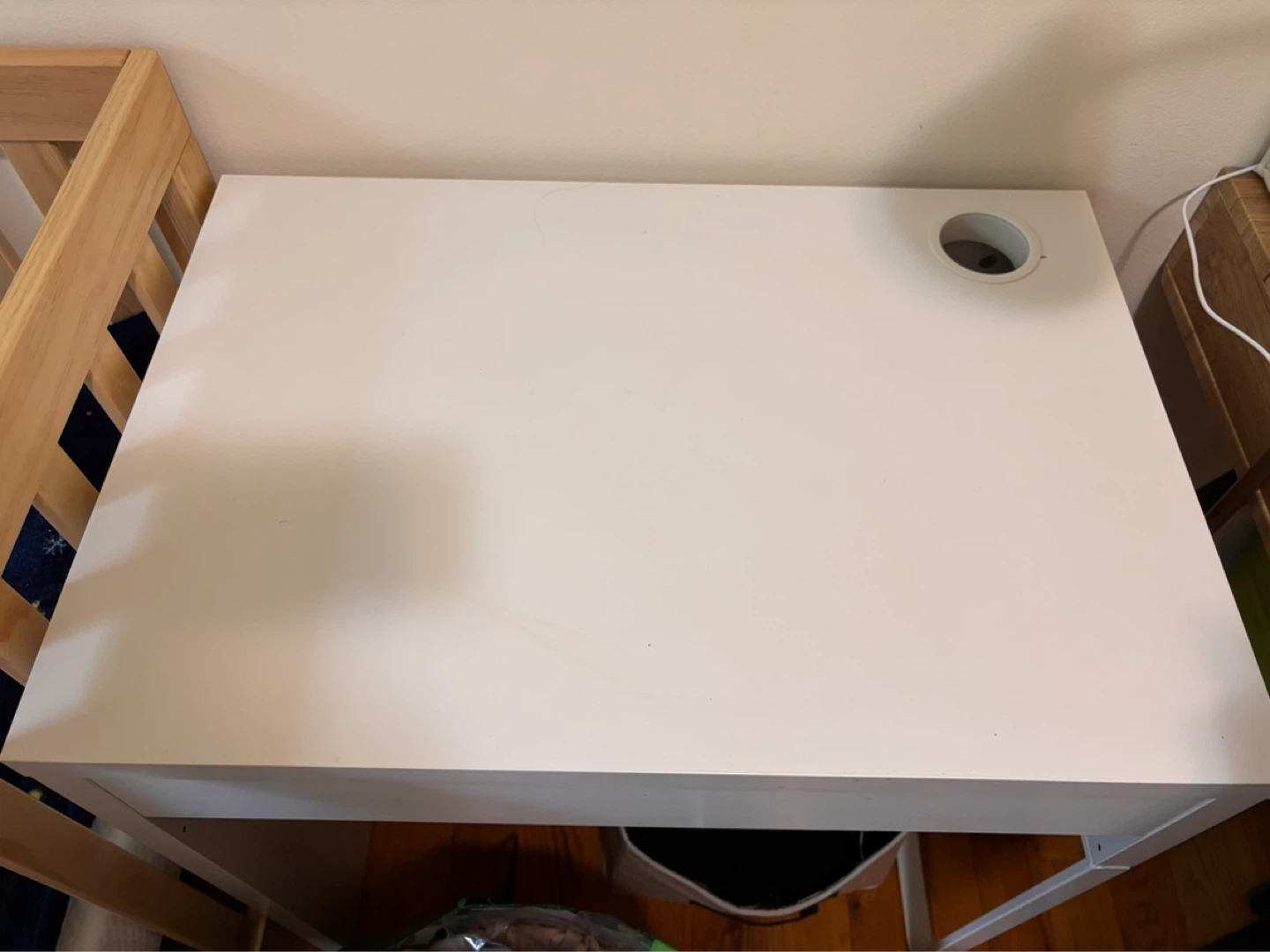 White study table - photo 2
