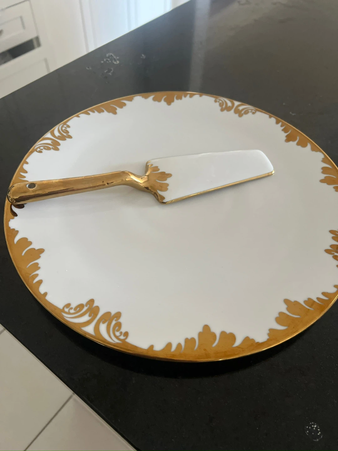 White and Gold Cake Server Set