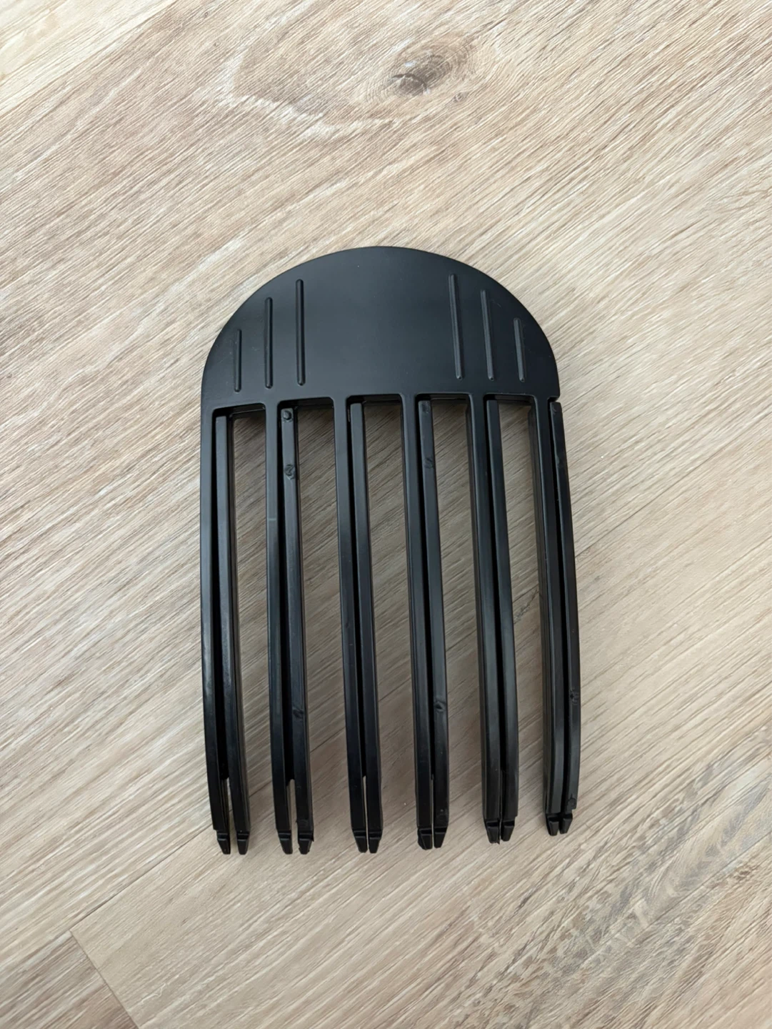 BRAND NEW - Black Hair Clip For Layer