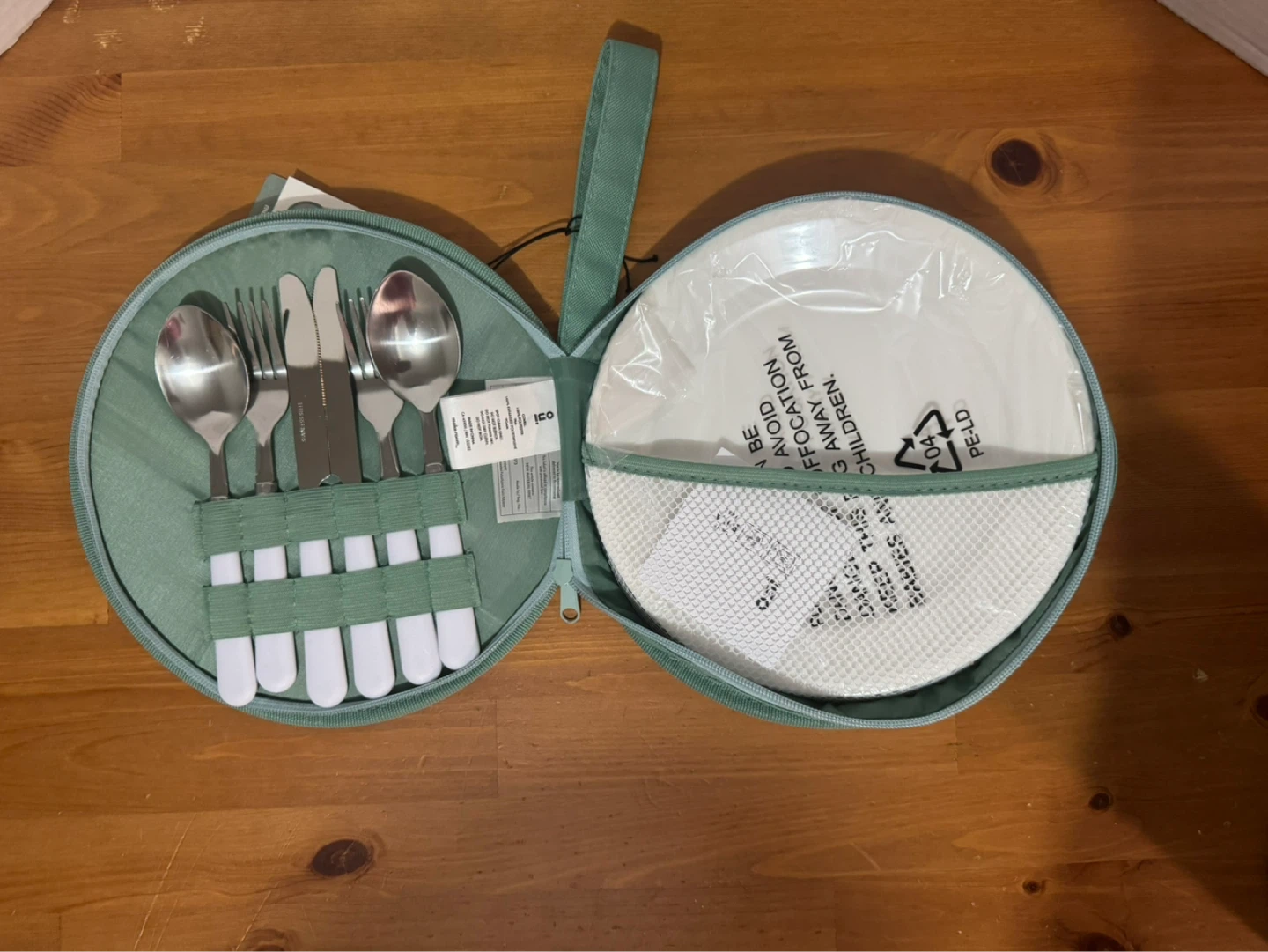 Portable Picnic Set with Plates and Cutlery - photo 2