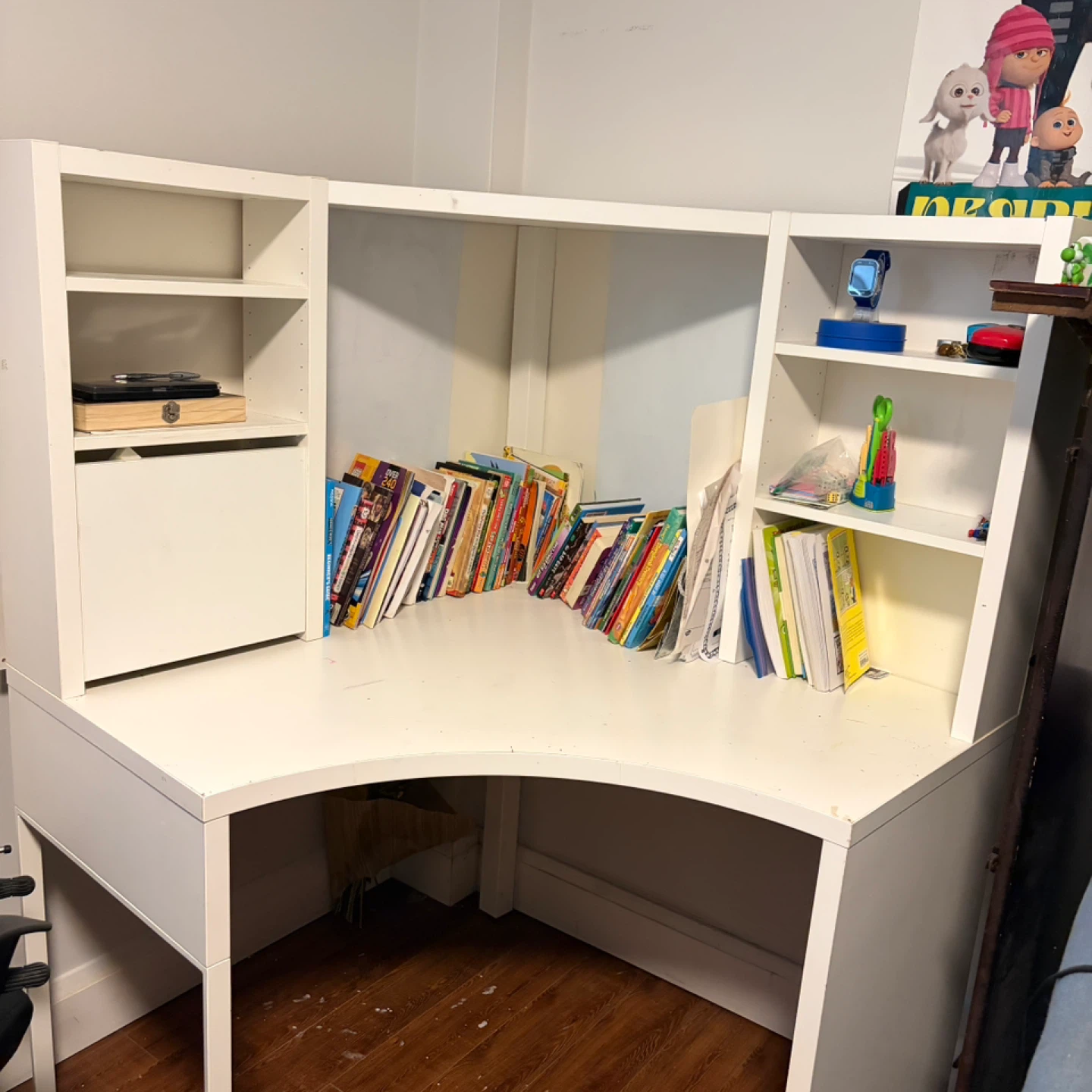 White Corner Desk with Hutch and Shelves