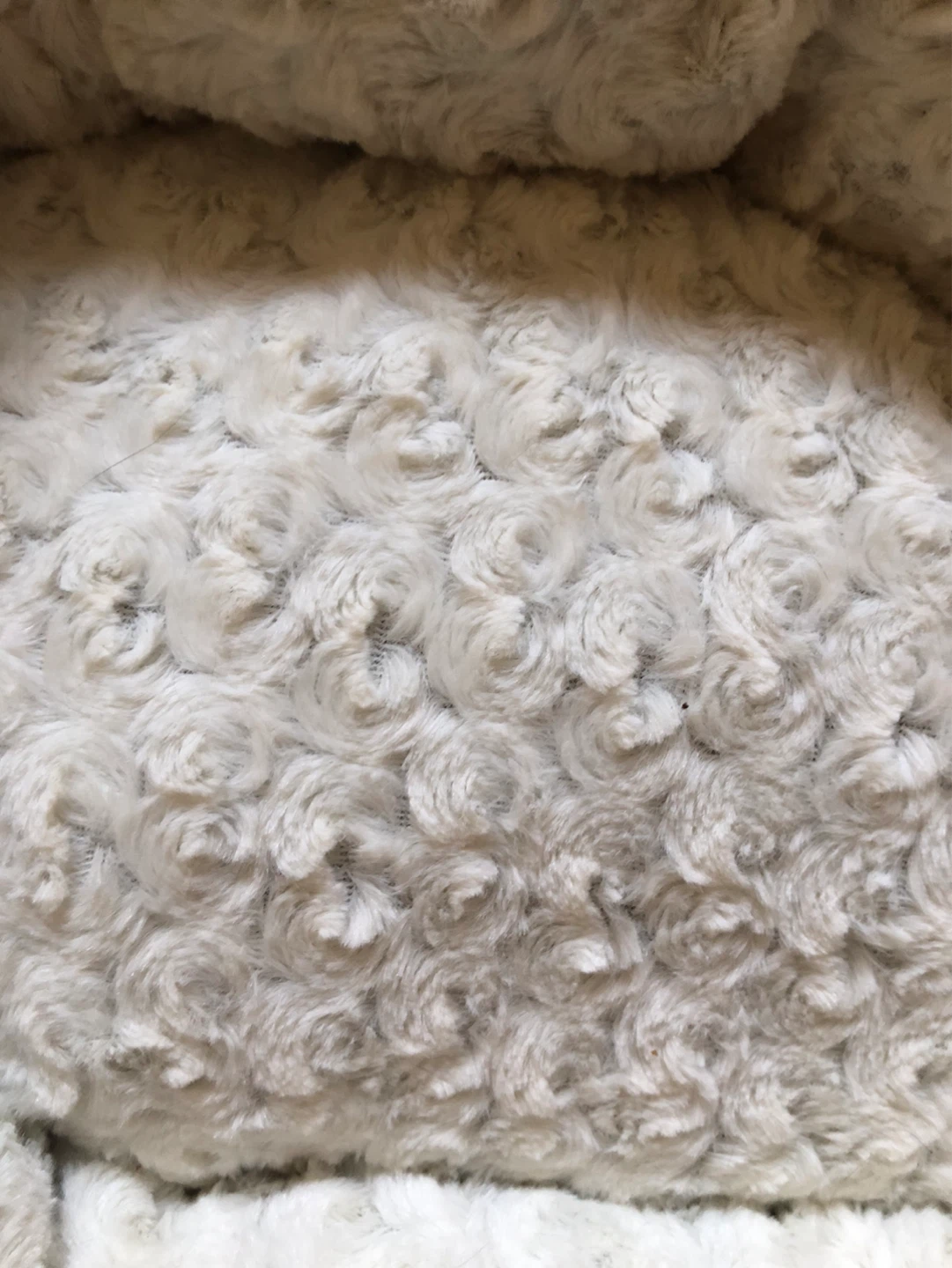 Plush White Pet Bed - photo 4